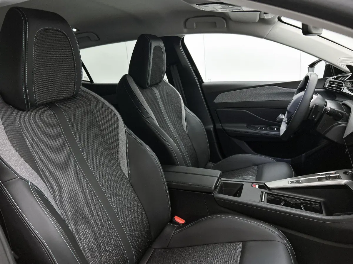 Allure Avantage 1.6 Plug-in HYbrid 225pk Automaat | Navigatie | 360° Camera | Adaptieve Cruise Control | Climate Control | Parkeersensoren | Keyless | Winterpakket | Draadloze Apple Carplay