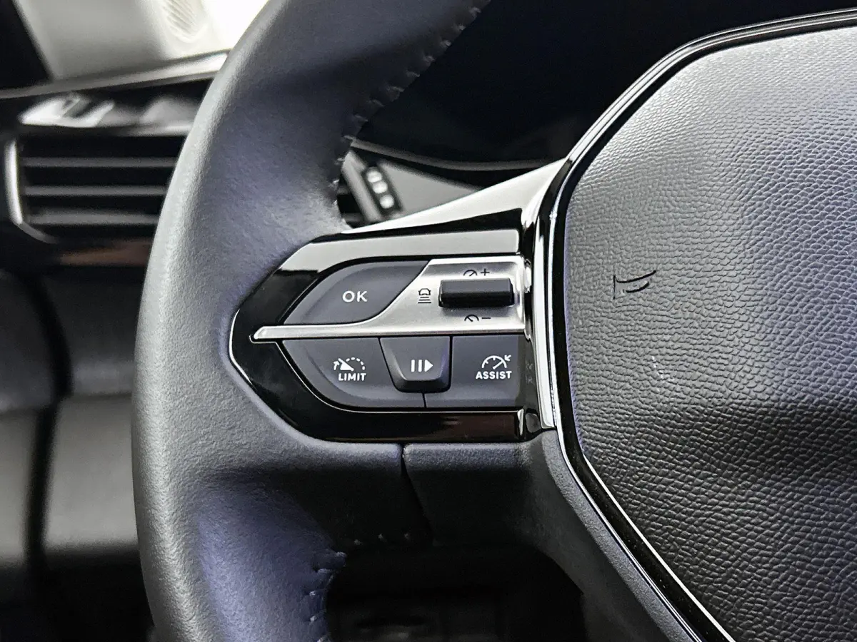 Allure Avantage 1.6 Plug-in HYbrid 225pk Automaat | Navigatie | 360° Camera | Adaptieve Cruise Control | Climate Control | Parkeersensoren | Keyless | Winterpakket | Draadloze Apple Carplay