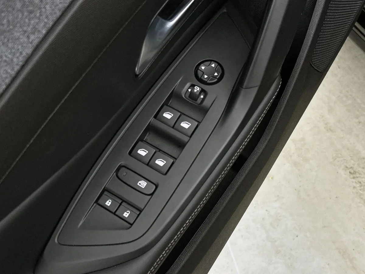Allure Avantage 1.6 Plug-in HYbrid 225pk Automaat | Navigatie | 360° Camera | Adaptieve Cruise Control | Climate Control | Parkeersensoren | Keyless | Winterpakket | Draadloze Apple Carplay