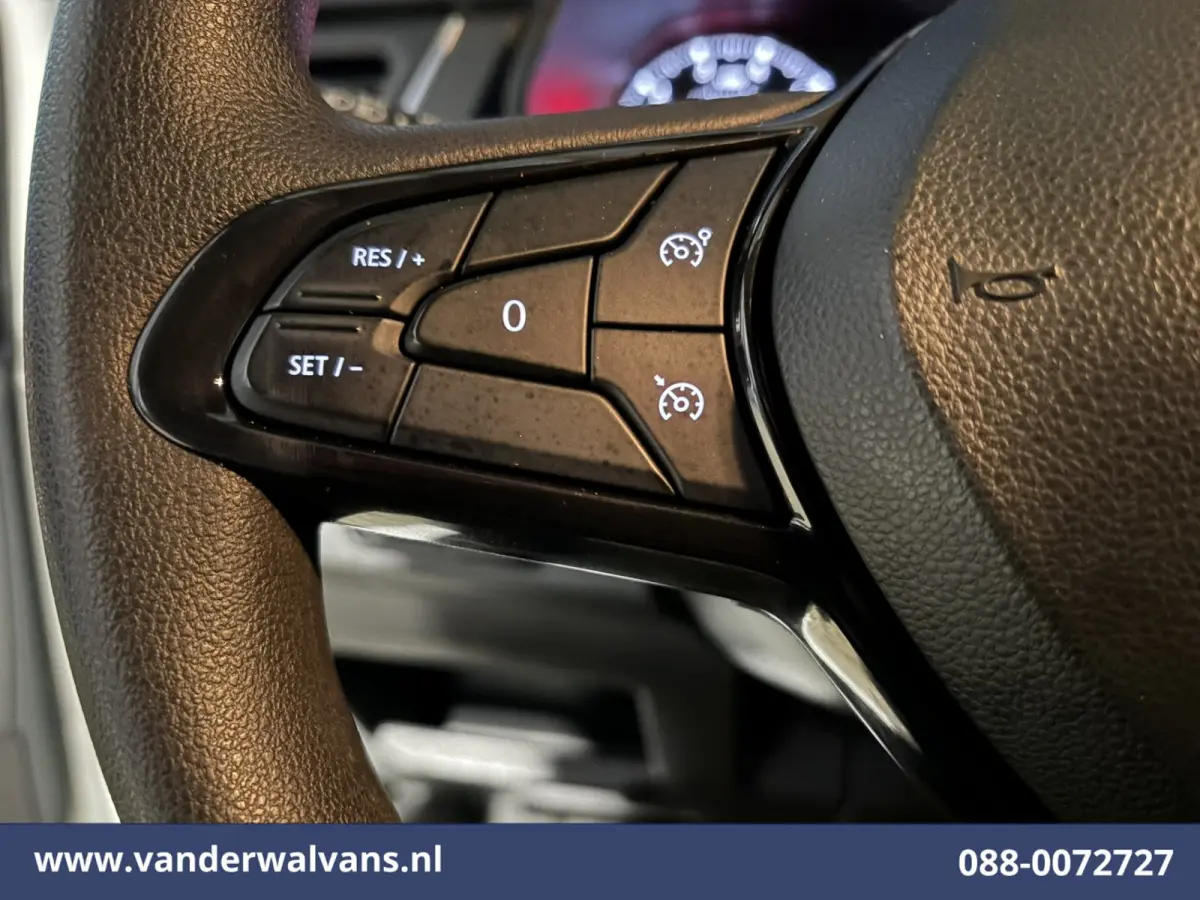 2.0 Blue dCi 130pk L2H1 Euro6 Airco | LED | 2500kg Trekhaak | Cruisecontrol Parkeersensoren, Bijrijdersbank