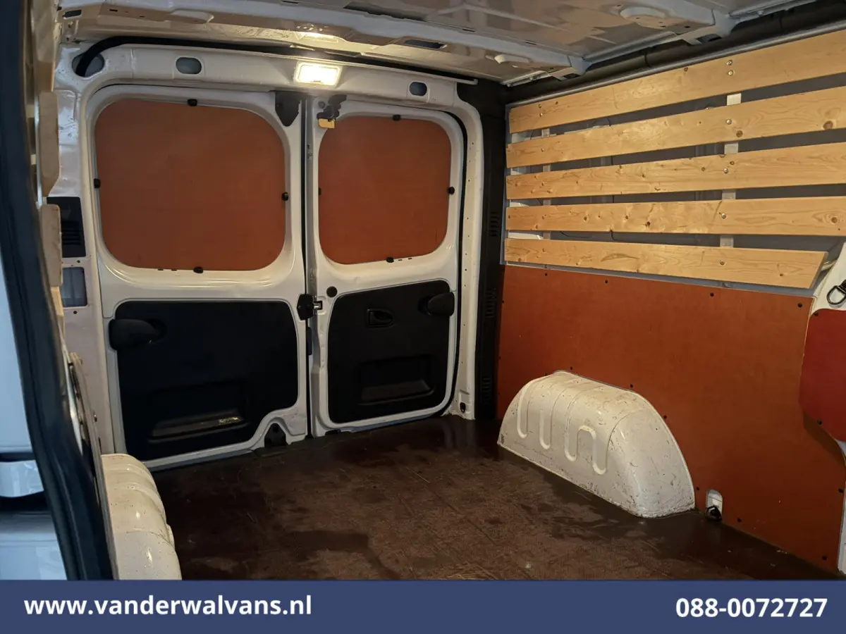 2.0 Blue dCi 130pk L2H1 Euro6 Airco | LED | 2500kg Trekhaak | Cruisecontrol Parkeersensoren, Bijrijdersbank
