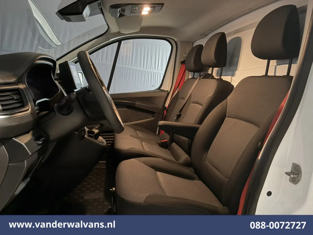 2.0 Blue dCi 130pk L2H1 Euro6 Airco | LED | 2500kg Trekhaak | Cruisecontrol Parkeersensoren, Bijrijdersbank