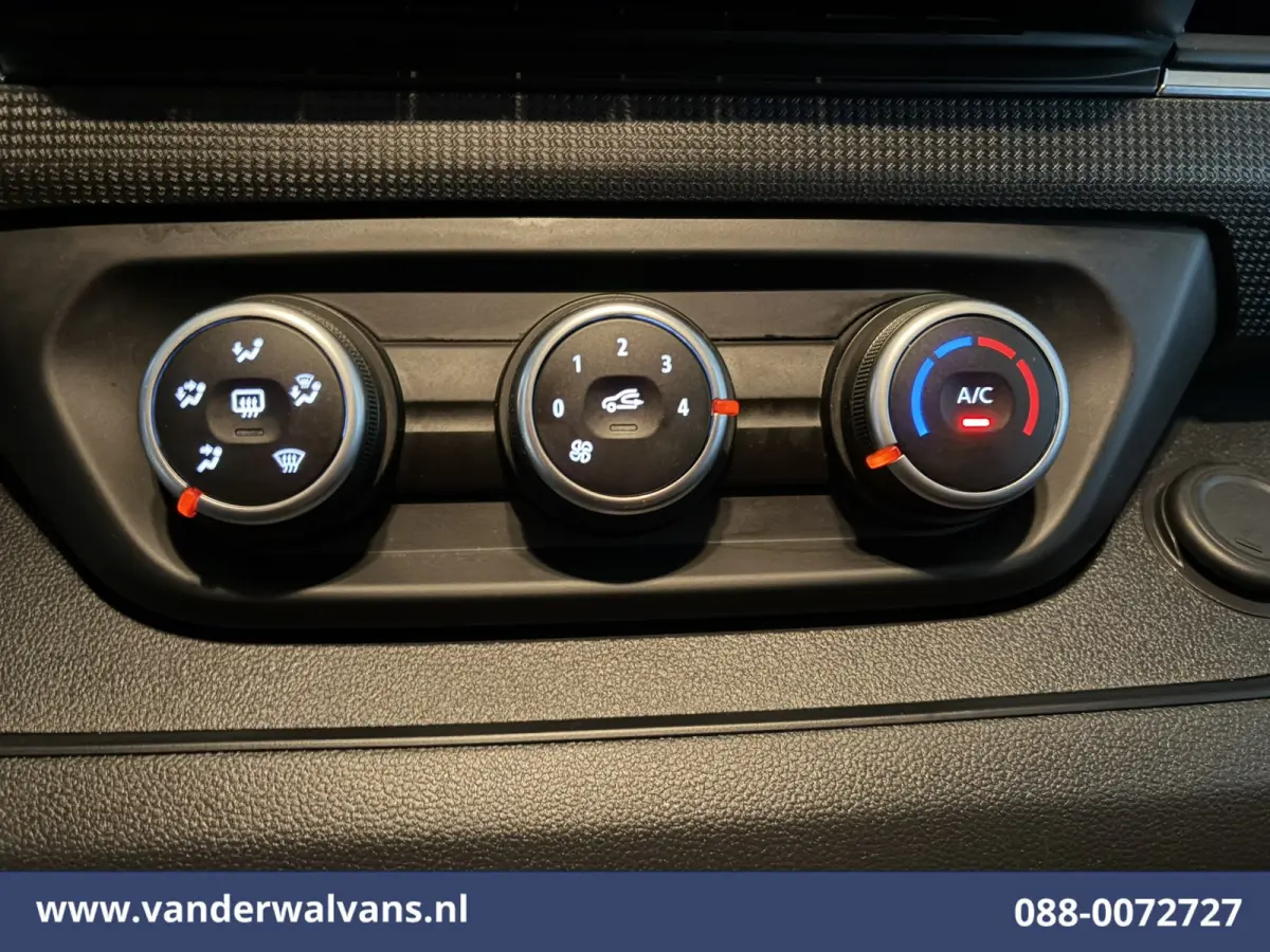 2.0 Blue dCi 130pk L2H1 Euro6 Airco | LED | 2500kg Trekhaak | Cruisecontrol Parkeersensoren, Bijrijdersbank
