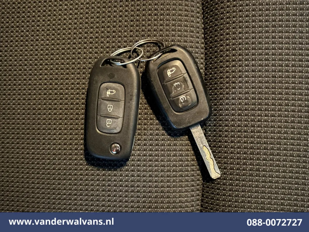 2.0 Blue dCi 130pk L2H1 Euro6 Airco | LED | 2500kg Trekhaak | Cruisecontrol Parkeersensoren, Bijrijdersbank