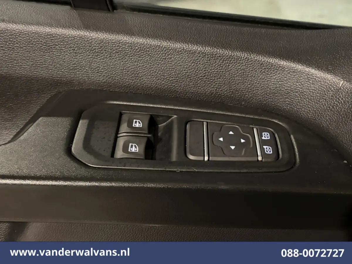2.0 Blue dCi 130pk L2H1 Euro6 Airco | LED | 2500kg Trekhaak | Cruisecontrol Parkeersensoren, Bijrijdersbank