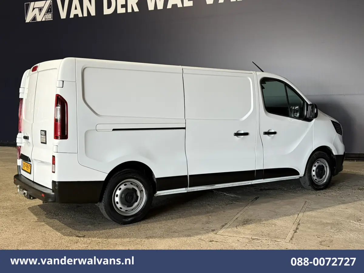 2.0 Blue dCi 130pk L2H1 Euro6 Airco | LED | 2500kg Trekhaak | Cruisecontrol Parkeersensoren, Bijrijdersbank