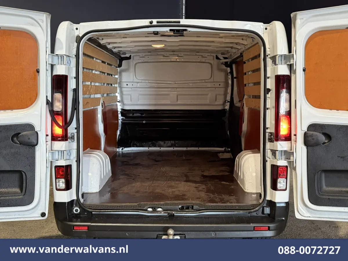 2.0 Blue dCi 130pk L2H1 Euro6 Airco | LED | 2500kg Trekhaak | Cruisecontrol Parkeersensoren, Bijrijdersbank