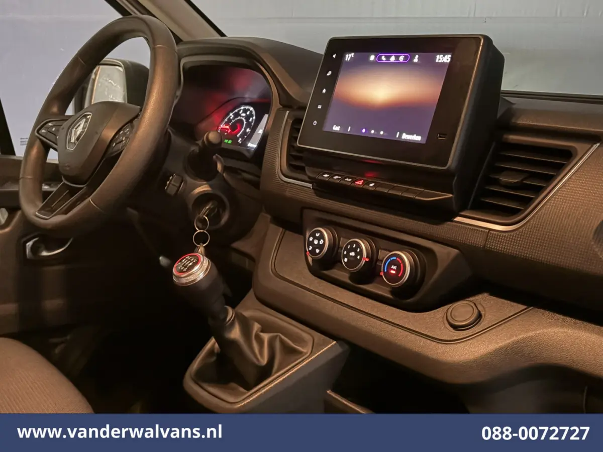 2.0 Blue dCi 130pk L2H1 Euro6 Airco | LED | 2500kg Trekhaak | Cruisecontrol Parkeersensoren, Bijrijdersbank