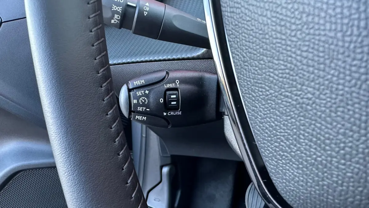 1.2 PureTech 100 Allure | Apple Carplay / Android Auto | Cruise Control | Climate Control | Draadloze Telefoonlader | Achteruitrij Camera