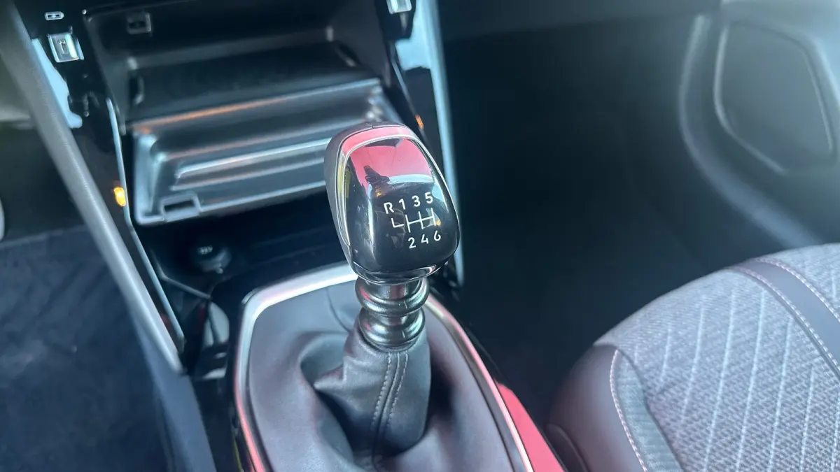1.2 PureTech 100 Allure | Apple Carplay / Android Auto | Cruise Control | Climate Control | Draadloze Telefoonlader | Achteruitrij Camera