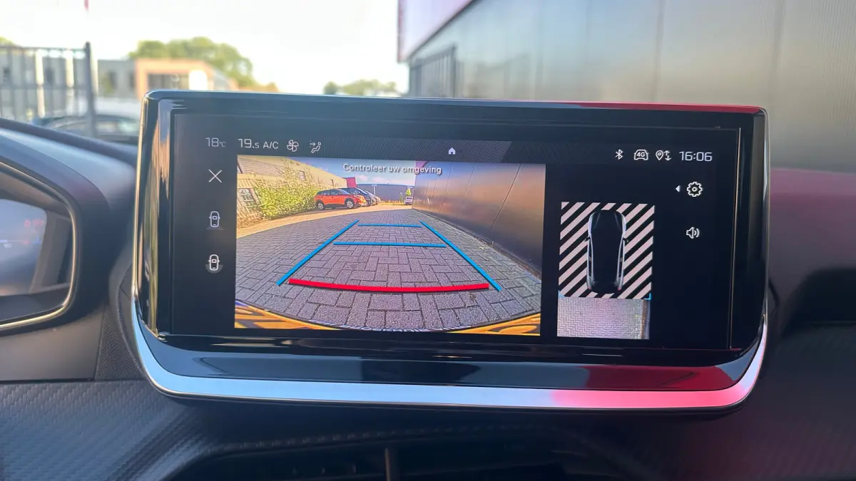 1.2 PureTech 100 Allure | Apple Carplay / Android Auto | Cruise Control | Climate Control | Draadloze Telefoonlader | Achteruitrij Camera