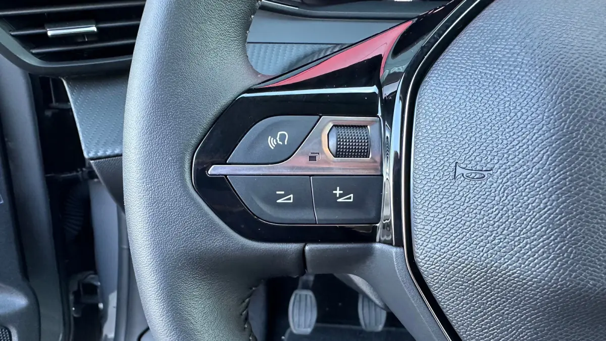 1.2 PureTech 100 Allure | Apple Carplay / Android Auto | Cruise Control | Climate Control | Draadloze Telefoonlader | Achteruitrij Camera