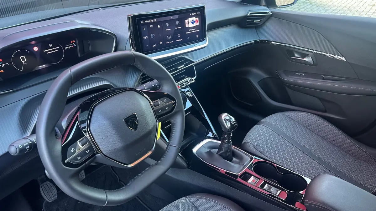 1.2 PureTech 100 Allure | Apple Carplay / Android Auto | Cruise Control | Climate Control | Draadloze Telefoonlader | Achteruitrij Camera