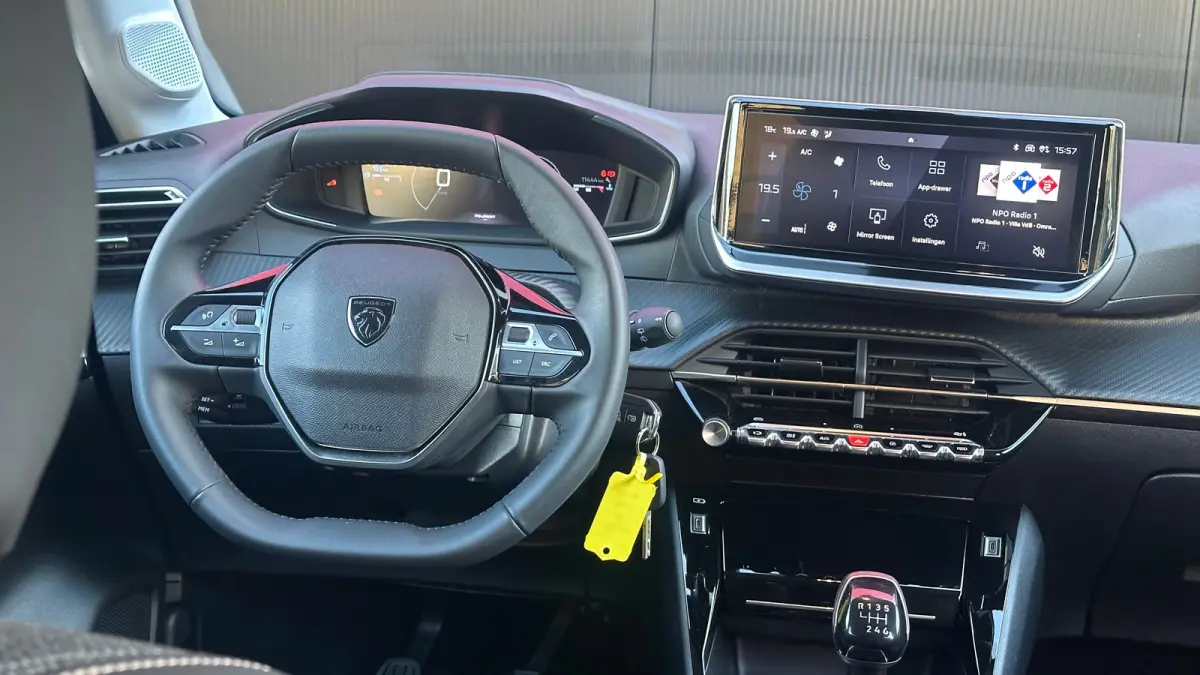 1.2 PureTech 100 Allure | Apple Carplay / Android Auto | Cruise Control | Climate Control | Draadloze Telefoonlader | Achteruitrij Camera