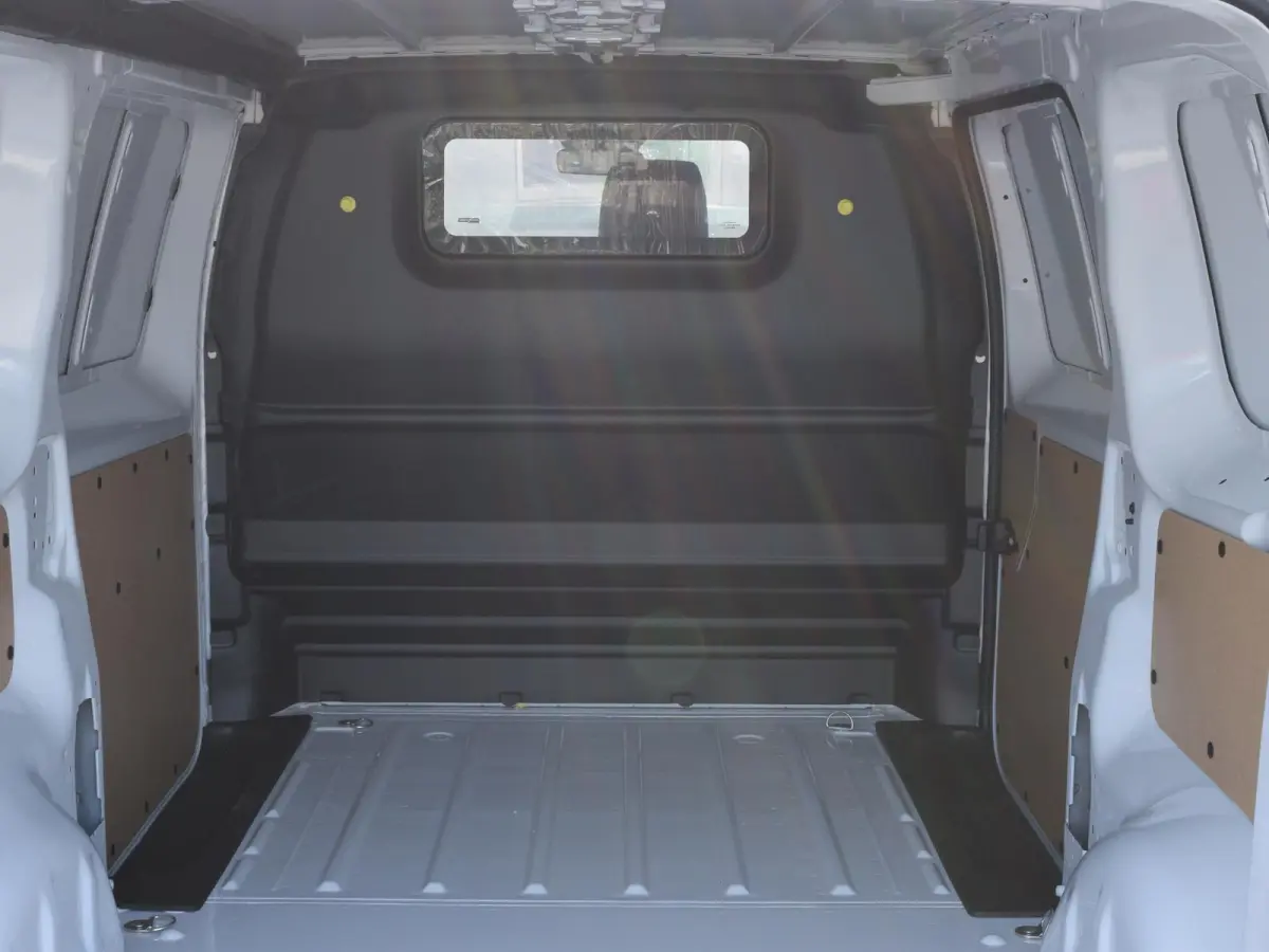 EV L2 75 kWh Surround NAV pakket | Geïsoleerde comfort scheidingswand met vaste ruit | Reservewiel | 7.9% financial lease mogelijk