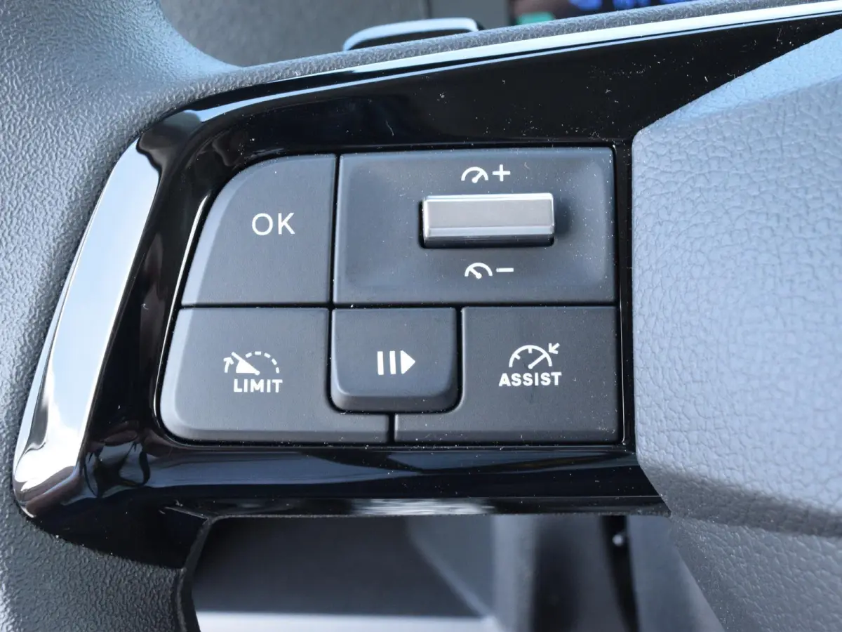 EV L2 75 kWh Surround NAV pakket | Geïsoleerde comfort scheidingswand met vaste ruit | Reservewiel | 7.9% financial lease mogelijk