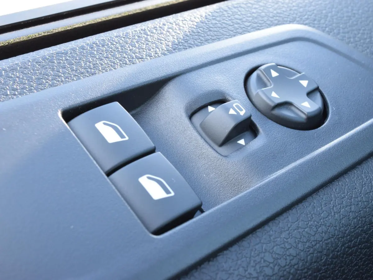 EV L2 75 kWh Surround NAV pakket | Geïsoleerde comfort scheidingswand met vaste ruit | Reservewiel | 7.9% financial lease mogelijk