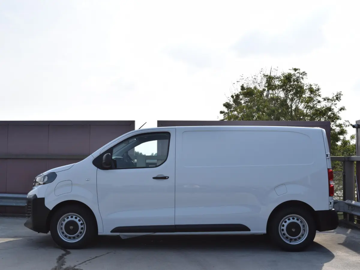 EV L2 75 kWh Surround NAV pakket | Geïsoleerde comfort scheidingswand met vaste ruit | Reservewiel | 7.9% financial lease mogelijk