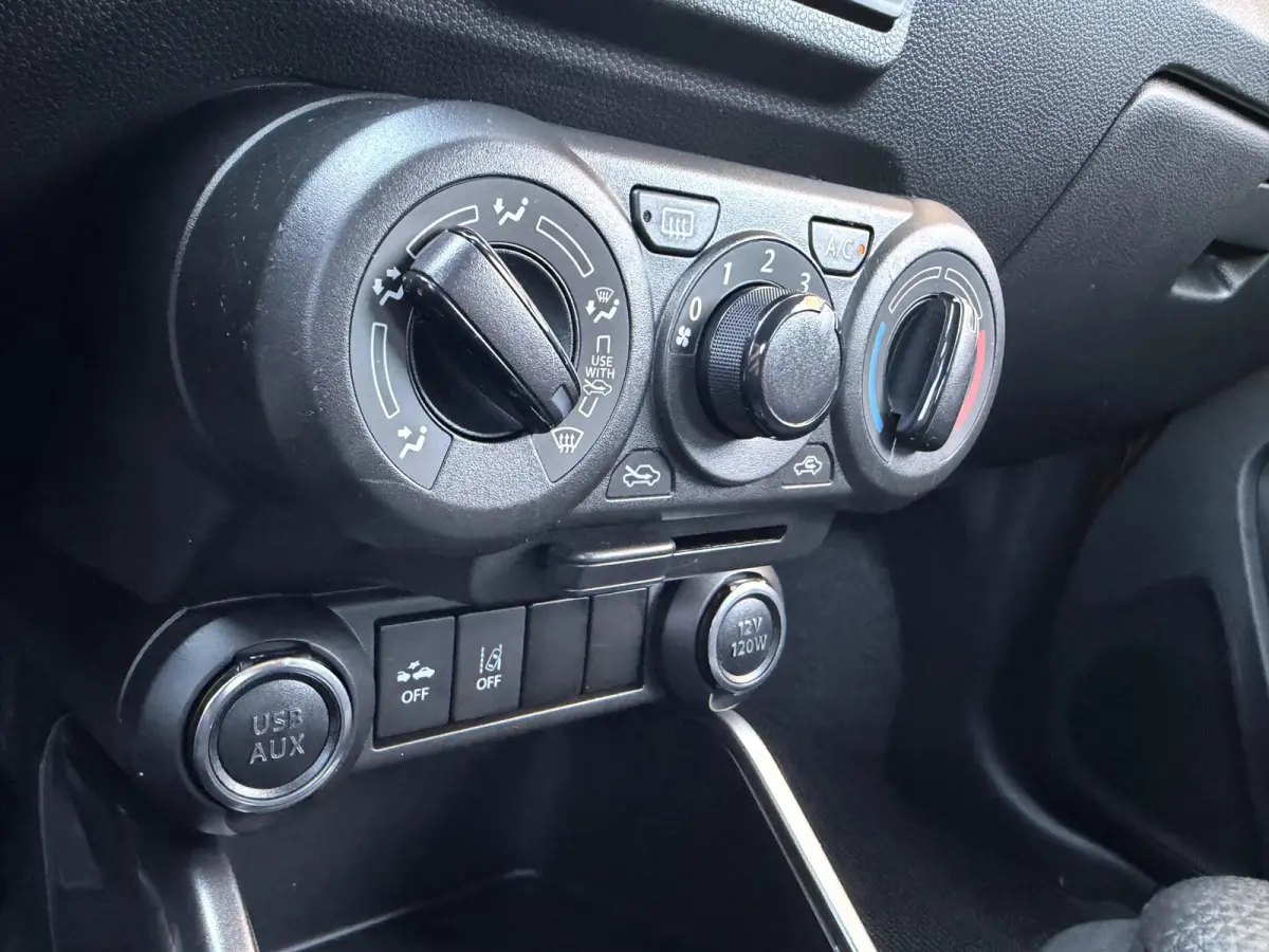 1.2 Smart Hybrid Select SLECHTS 42.658 KM | 1E EIG | NAVI | CAMERA | LMV |