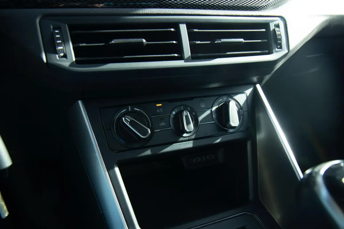 1.0 TSI 95pk Life | Parkeersensor Voor & Achter | Lichtmetalen Velgen 16" | Apple Carplay/Android Auto