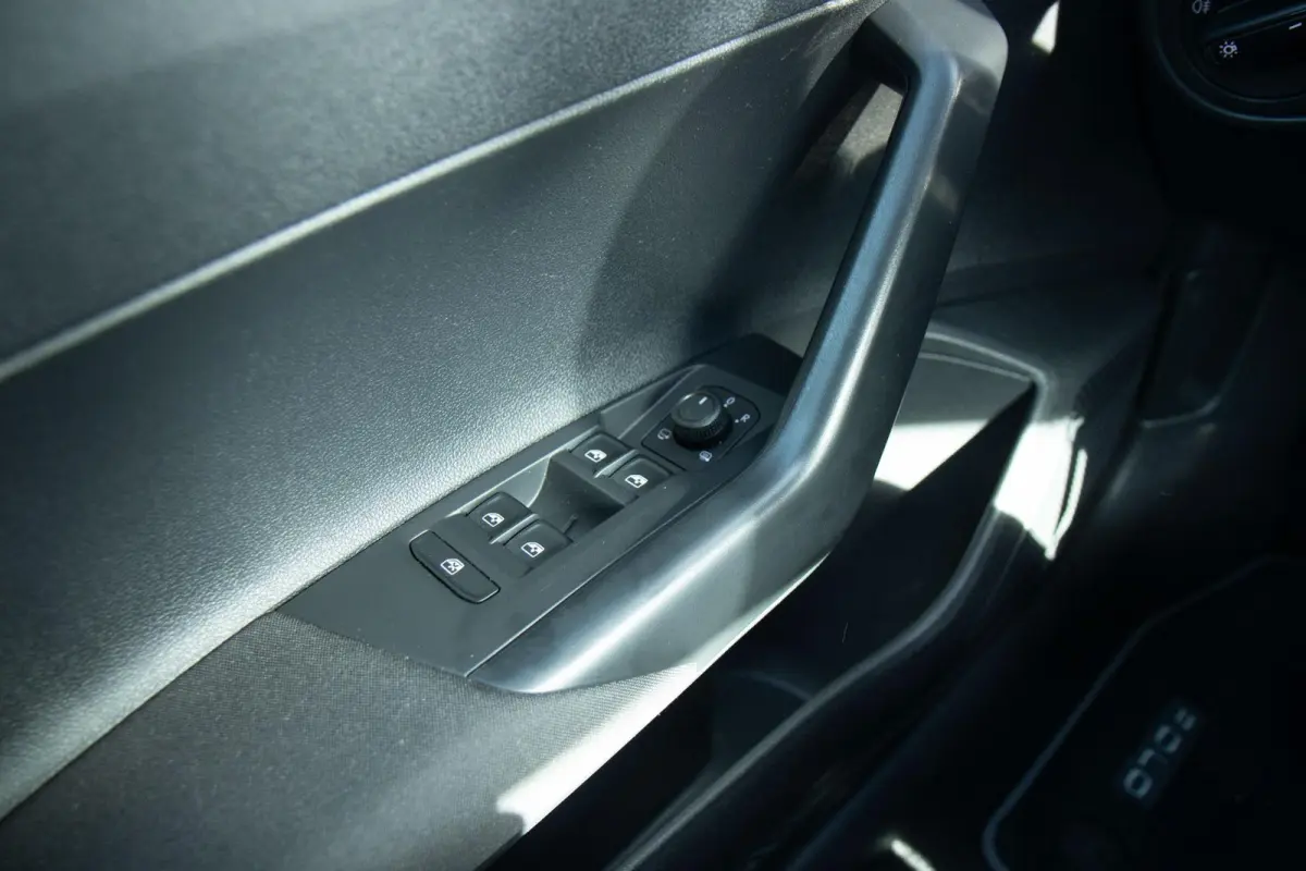1.0 TSI 95pk Life | Parkeersensor Voor & Achter | Lichtmetalen Velgen 16" | Apple Carplay/Android Auto