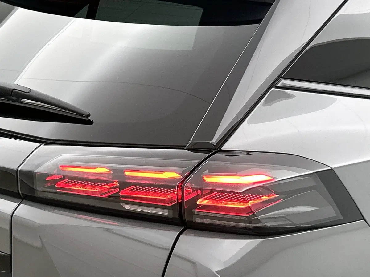 SUV GT Hybrid 145pk Automaat | Navigatie | Panoramisch schuif-kanteldak | 360° Camera | Climate Control | Adaptieve Cruise Control | Full Led koplampen | Parkeersensoren v+a | Keyless | Arm