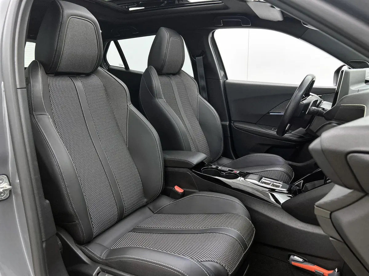 SUV GT Hybrid 145pk Automaat | Navigatie | Panoramisch schuif-kanteldak | 360° Camera | Climate Control | Adaptieve Cruise Control | Full Led koplampen | Parkeersensoren v+a | Keyless | Arm