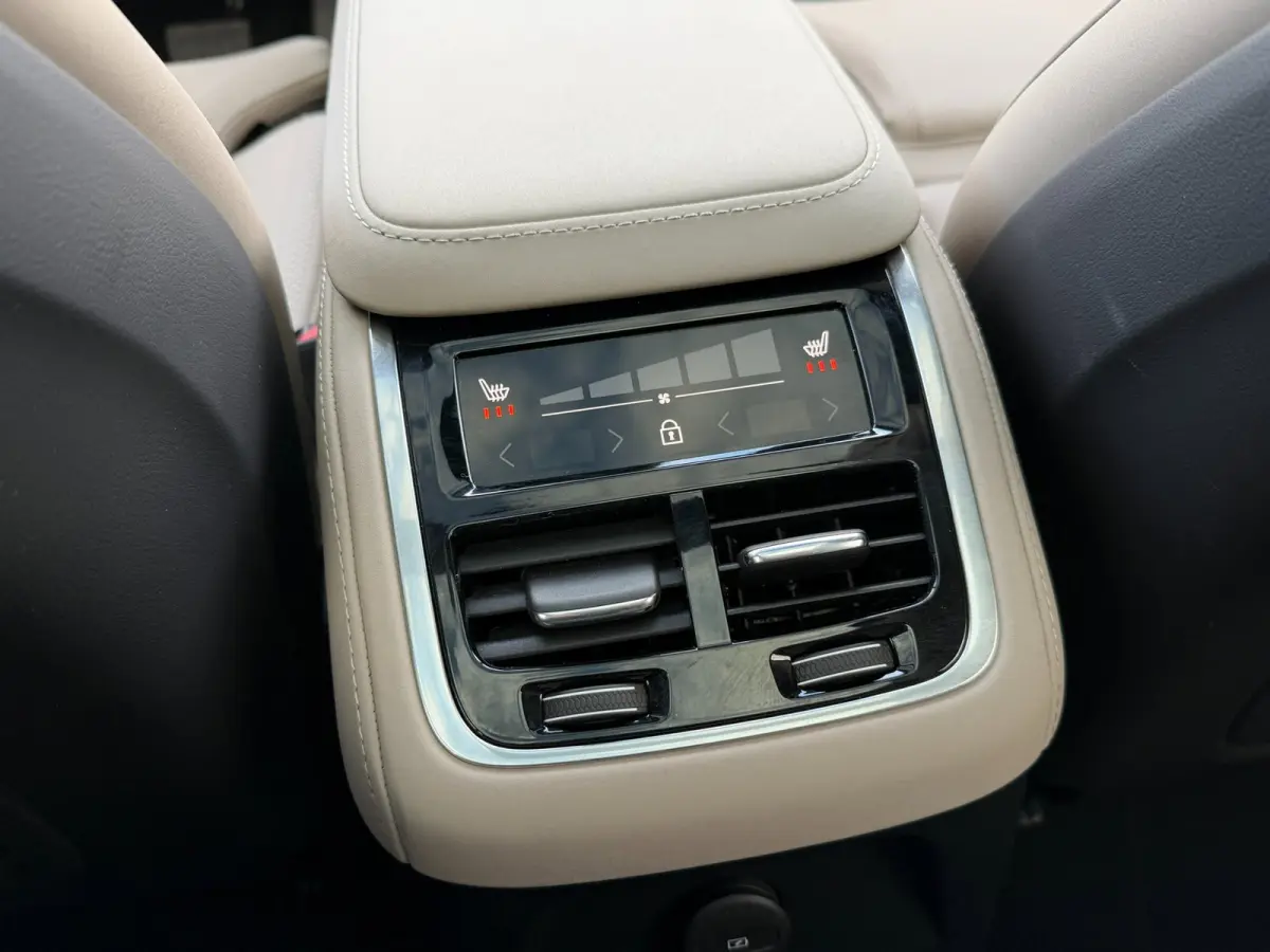 2.0 T8 Plug-in hybrid AWD Ultra Bright l ACC l Panoramadak l Harman/Kardon