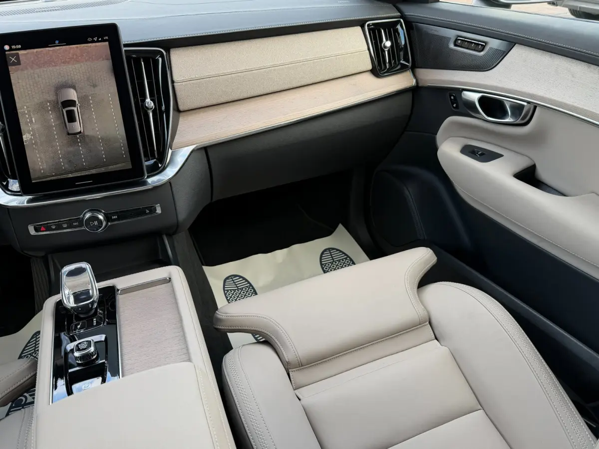2.0 T8 Plug-in hybrid AWD Ultra Bright l ACC l Panoramadak l Harman/Kardon
