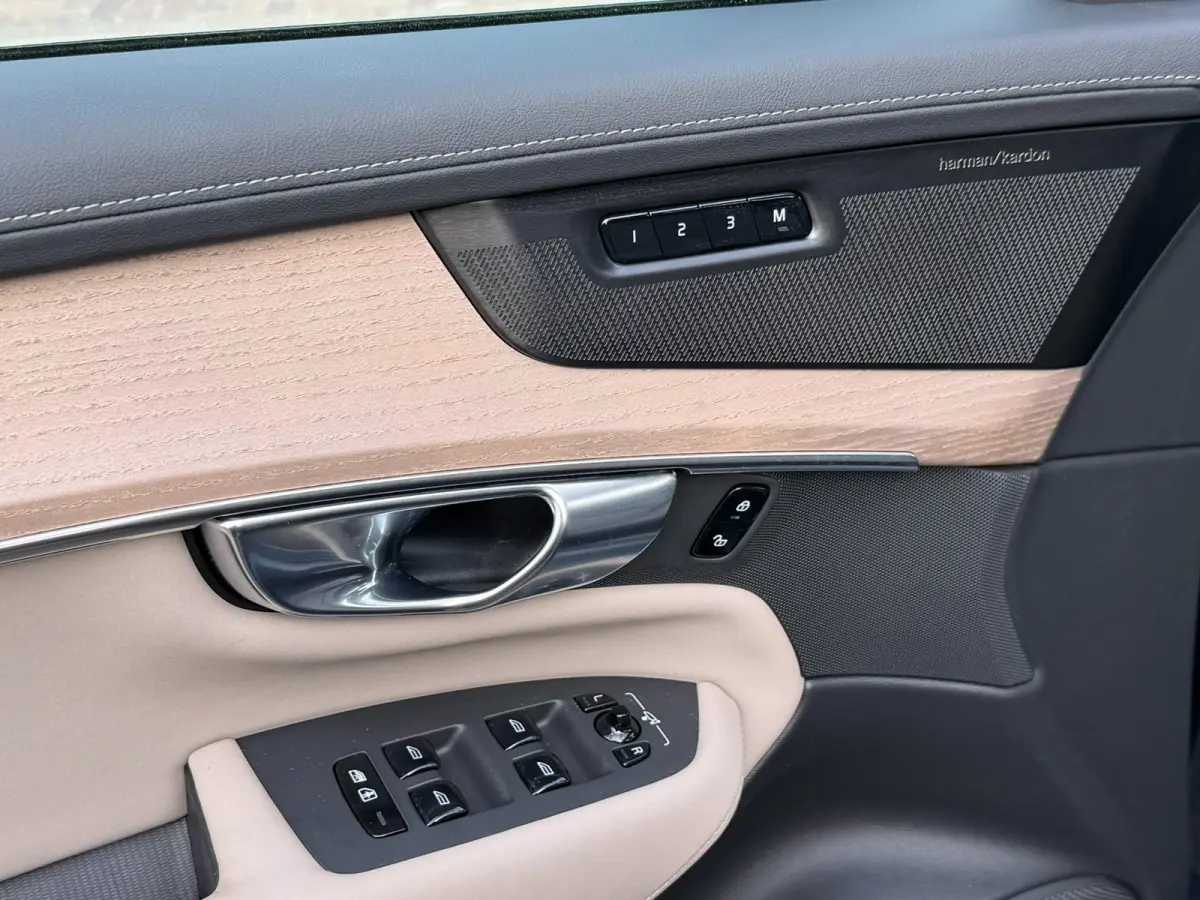 2.0 T8 Plug-in hybrid AWD Ultra Bright l ACC l Panoramadak l Harman/Kardon