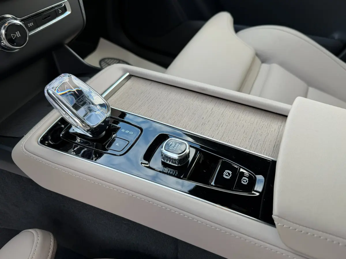 2.0 T8 Plug-in hybrid AWD Ultra Bright l ACC l Panoramadak l Harman/Kardon