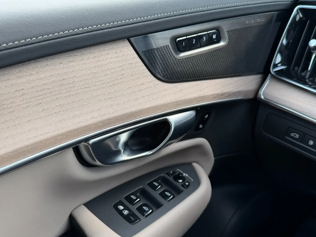 2.0 T8 Plug-in hybrid AWD Ultra Bright l ACC l Panoramadak l Harman/Kardon