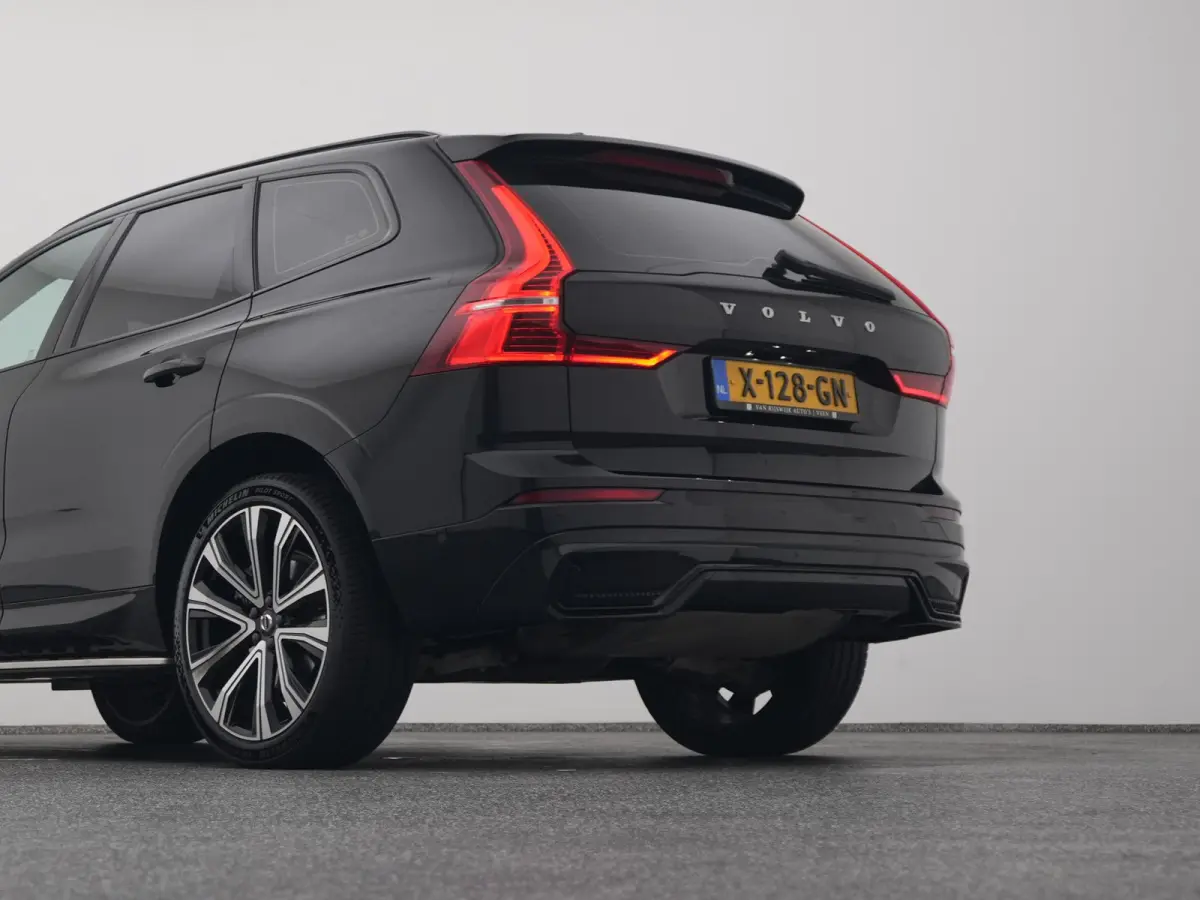 2.0 T6 Plug-in hybrid AWD Plus Dark Long Range | PANO | 360° | ADAPTIVE | H&K | STOELVENT. | STOEL- EN STUURVERW. | TREKHAAK