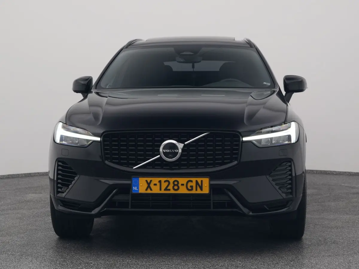 2.0 T6 Plug-in hybrid AWD Plus Dark Long Range | PANO | 360° | ADAPTIVE | H&K | STOELVENT. | STOEL- EN STUURVERW. | TREKHAAK