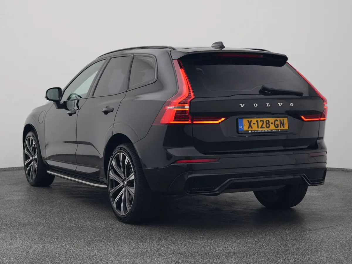 2.0 T6 Plug-in hybrid AWD Plus Dark Long Range | PANO | 360° | ADAPTIVE | H&K | STOELVENT. | STOEL- EN STUURVERW. | TREKHAAK