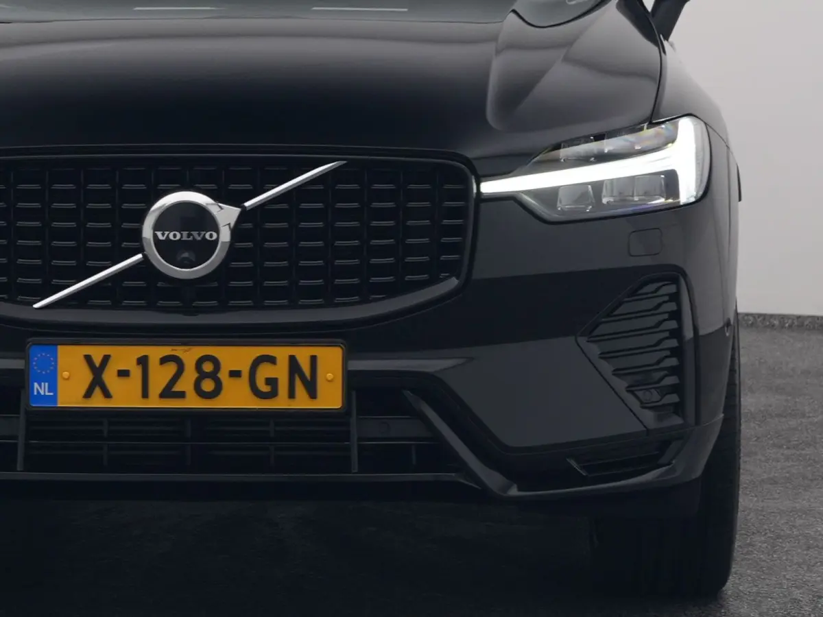 2.0 T6 Plug-in hybrid AWD Plus Dark Long Range | PANO | 360° | ADAPTIVE | H&K | STOELVENT. | STOEL- EN STUURVERW. | TREKHAAK