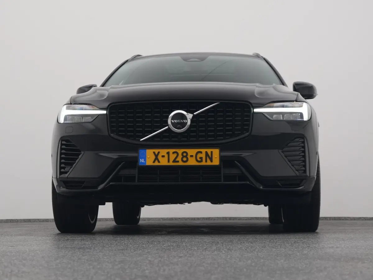 2.0 T6 Plug-in hybrid AWD Plus Dark Long Range | PANO | 360° | ADAPTIVE | H&K | STOELVENT. | STOEL- EN STUURVERW. | TREKHAAK
