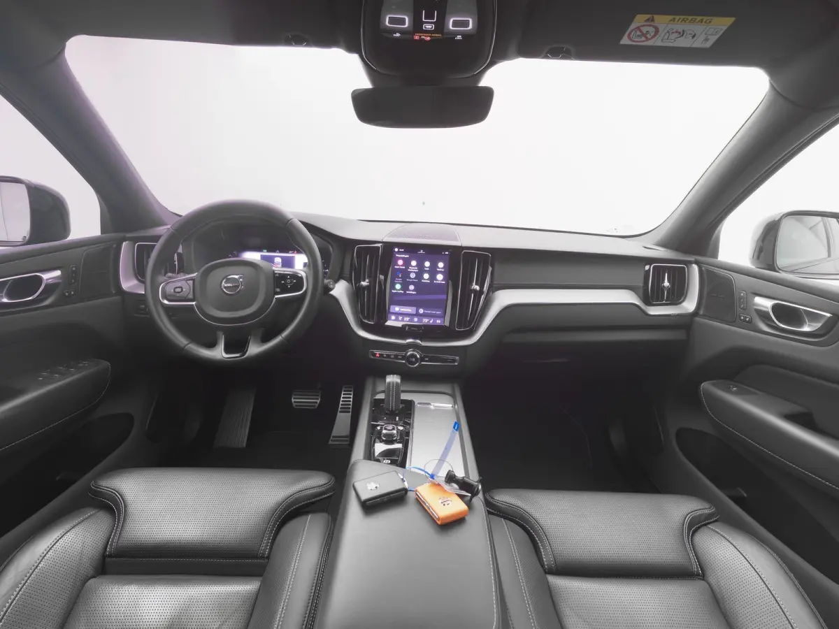 2.0 T6 Plug-in hybrid AWD Plus Dark Long Range | PANO | 360° | ADAPTIVE | H&K | STOELVENT. | STOEL- EN STUURVERW. | TREKHAAK