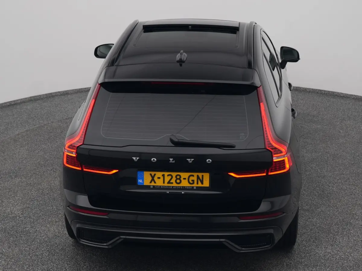 2.0 T6 Plug-in hybrid AWD Plus Dark Long Range | PANO | 360° | ADAPTIVE | H&K | STOELVENT. | STOEL- EN STUURVERW. | TREKHAAK