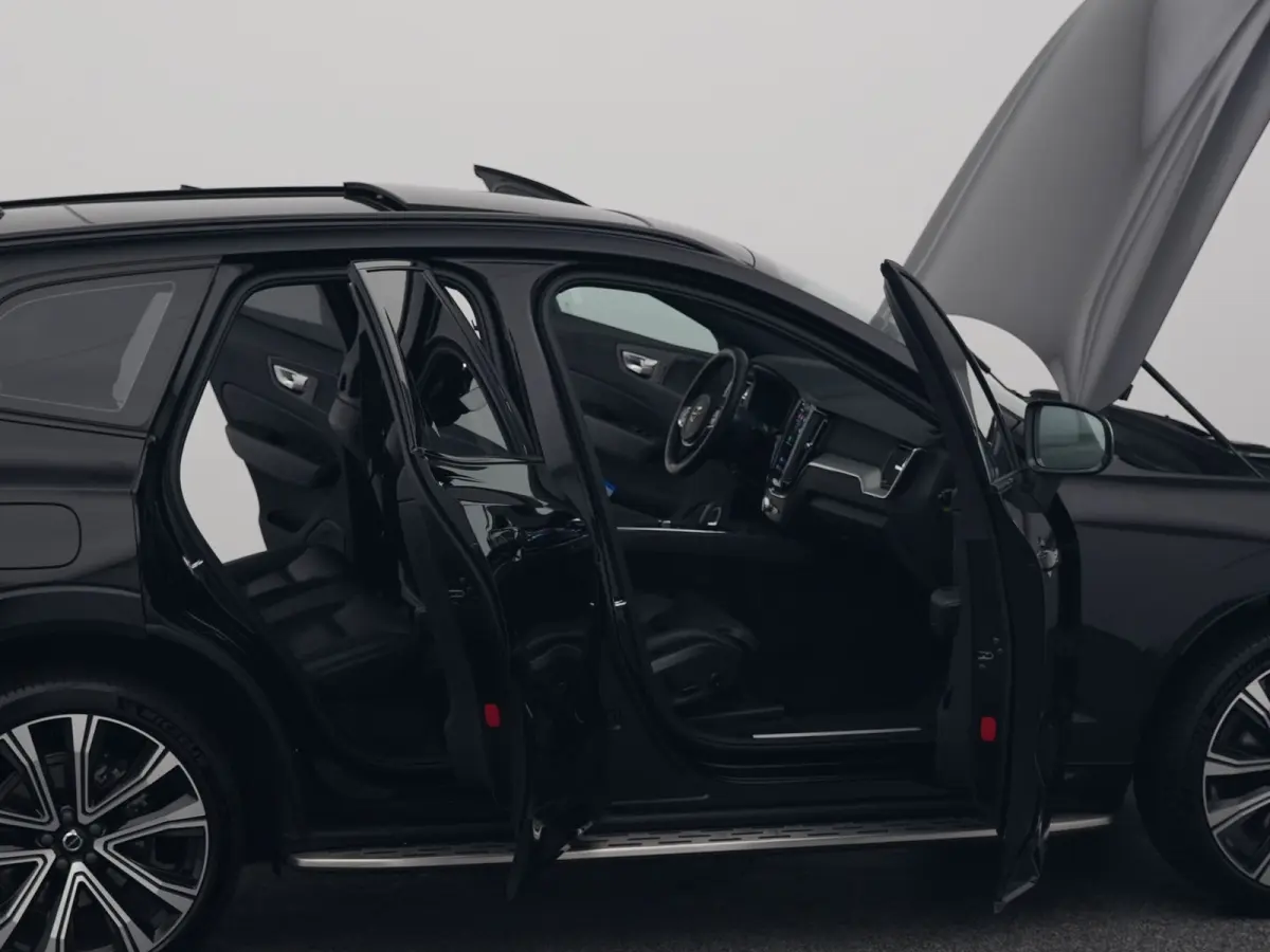 2.0 T6 Plug-in hybrid AWD Plus Dark Long Range | PANO | 360° | ADAPTIVE | H&K | STOELVENT. | STOEL- EN STUURVERW. | TREKHAAK