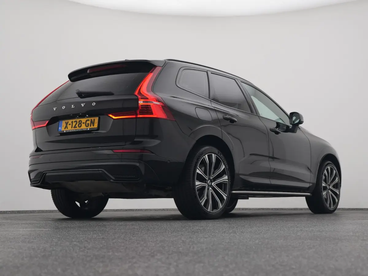 2.0 T6 Plug-in hybrid AWD Plus Dark Long Range | PANO | 360° | ADAPTIVE | H&K | STOELVENT. | STOEL- EN STUURVERW. | TREKHAAK