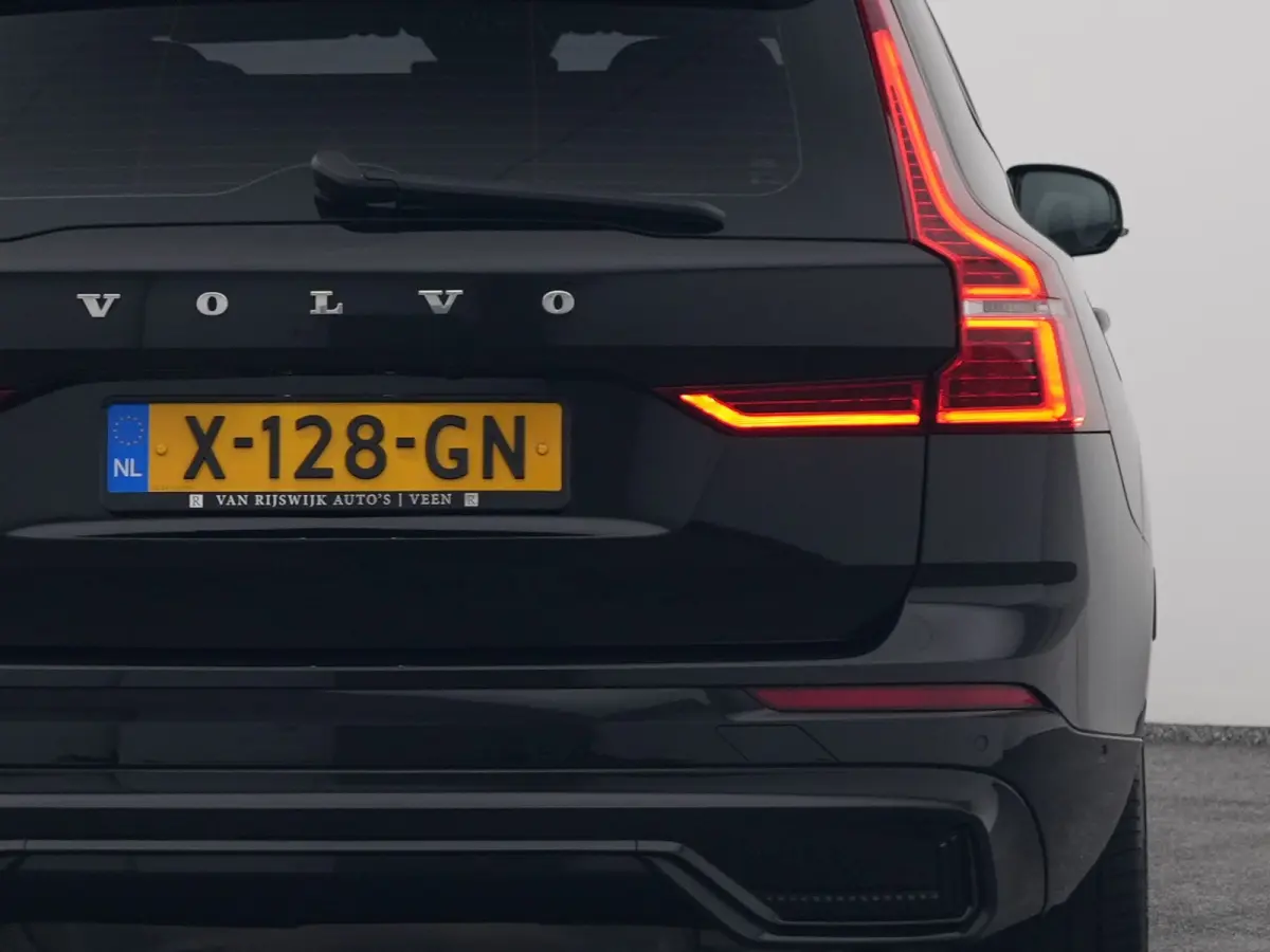 2.0 T6 Plug-in hybrid AWD Plus Dark Long Range | PANO | 360° | ADAPTIVE | H&K | STOELVENT. | STOEL- EN STUURVERW. | TREKHAAK