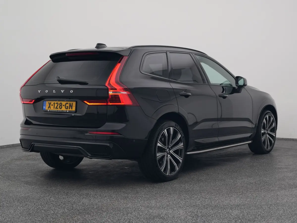2.0 T6 Plug-in hybrid AWD Plus Dark Long Range | PANO | 360° | ADAPTIVE | H&K | STOELVENT. | STOEL- EN STUURVERW. | TREKHAAK