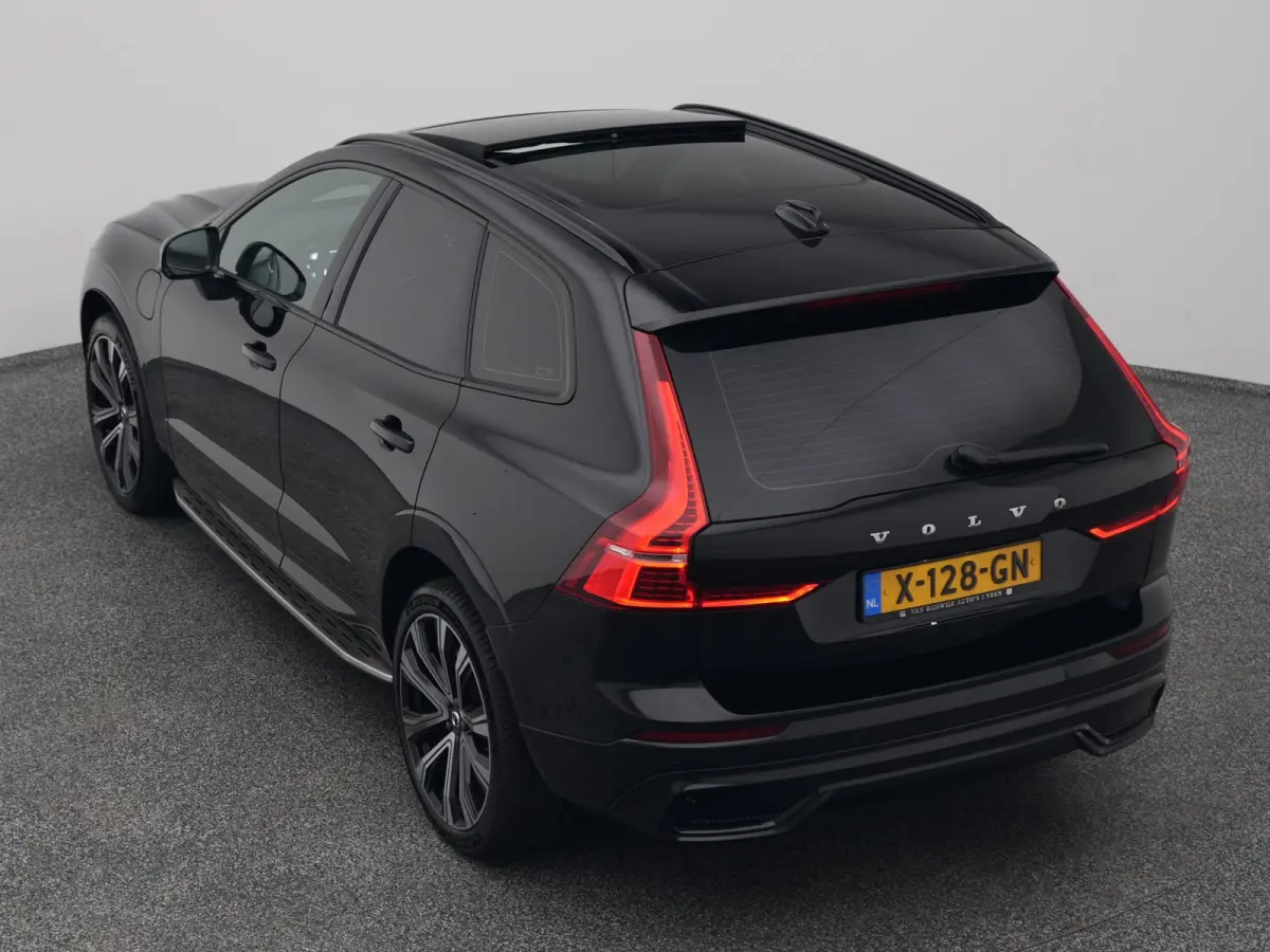 2.0 T6 Plug-in hybrid AWD Plus Dark Long Range | PANO | 360° | ADAPTIVE | H&K | STOELVENT. | STOEL- EN STUURVERW. | TREKHAAK
