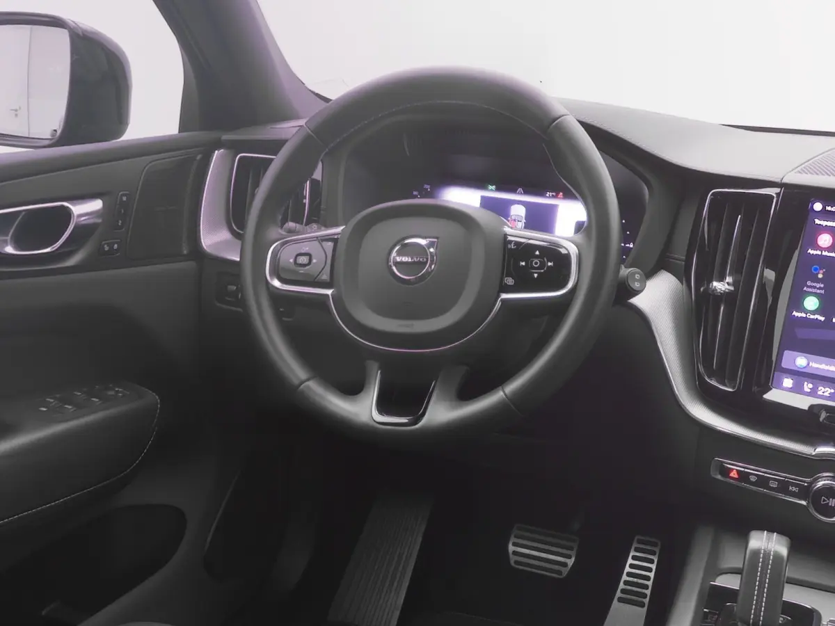2.0 T6 Plug-in hybrid AWD Plus Dark Long Range | PANO | 360° | ADAPTIVE | H&K | STOELVENT. | STOEL- EN STUURVERW. | TREKHAAK