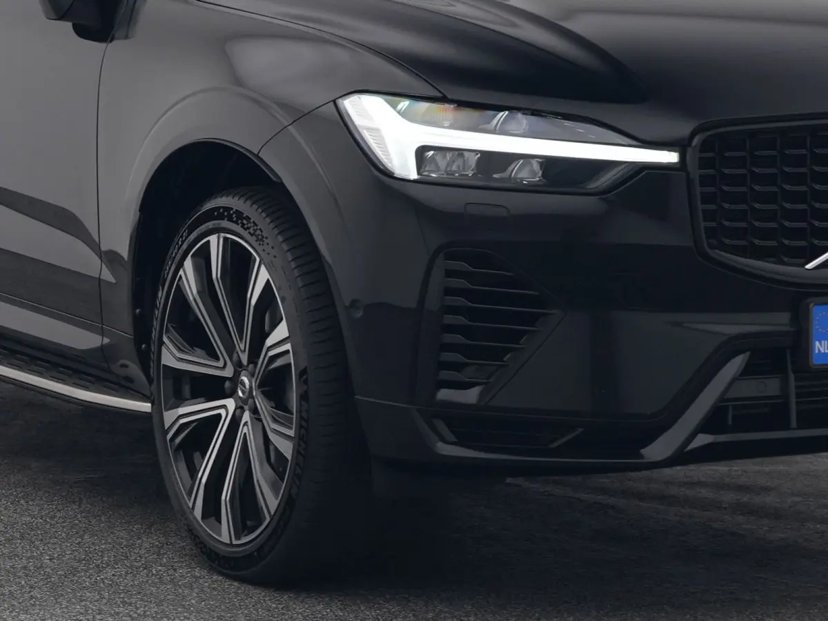2.0 T6 Plug-in hybrid AWD Plus Dark Long Range | PANO | 360° | ADAPTIVE | H&K | STOELVENT. | STOEL- EN STUURVERW. | TREKHAAK