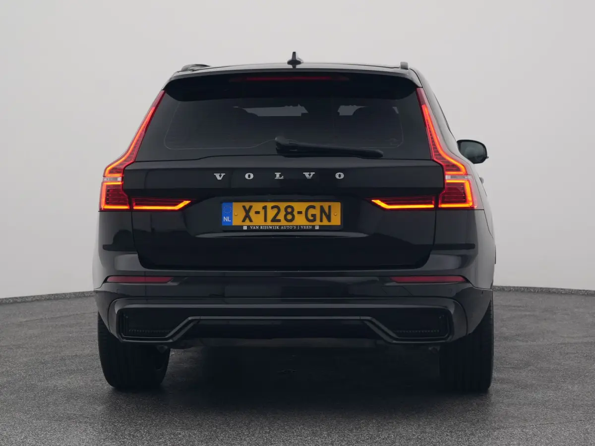 2.0 T6 Plug-in hybrid AWD Plus Dark Long Range | PANO | 360° | ADAPTIVE | H&K | STOELVENT. | STOEL- EN STUURVERW. | TREKHAAK