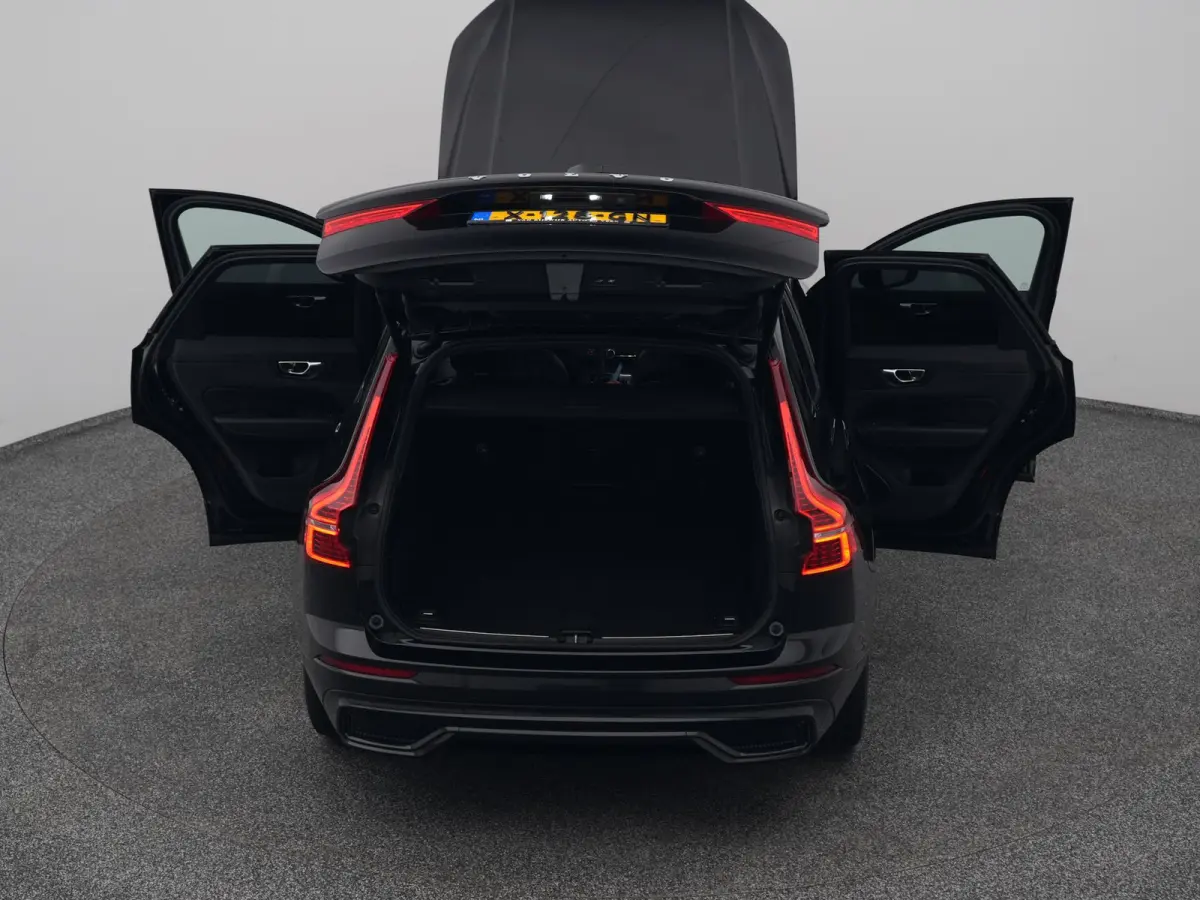 2.0 T6 Plug-in hybrid AWD Plus Dark Long Range | PANO | 360° | ADAPTIVE | H&K | STOELVENT. | STOEL- EN STUURVERW. | TREKHAAK