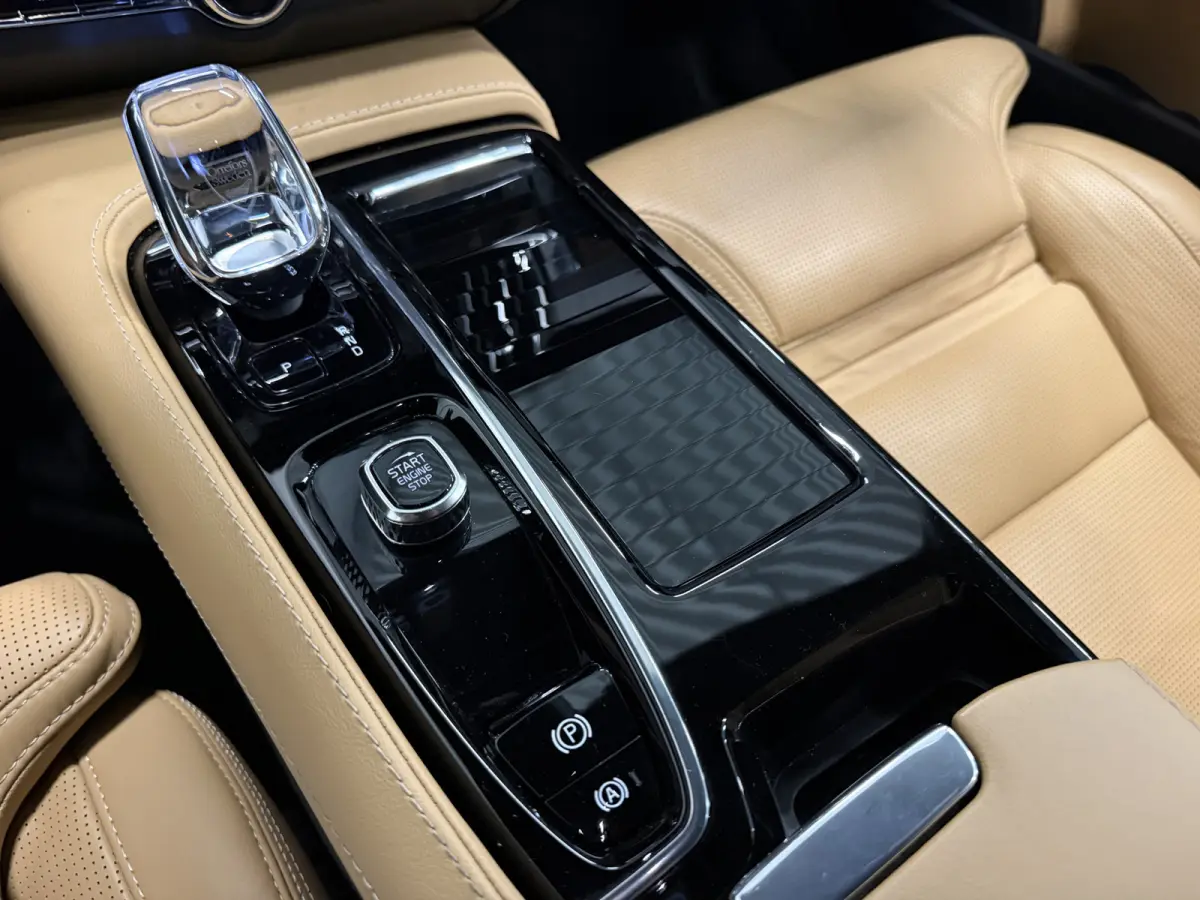 T8 AWD Ultimate Dark Long Range 455PK PANO/B&W/TREKHAAK/NAPPA-LEER/VENTILATIE+MASSAGE/GOOGLE/HEAD-UP/360CAMERA/19"/CRYSTAL-POOK/ACC/PILOT-ASSIST/EL.A.KLEP/BLACK-OPTIC/NET GROTE OH BEURT GEHA