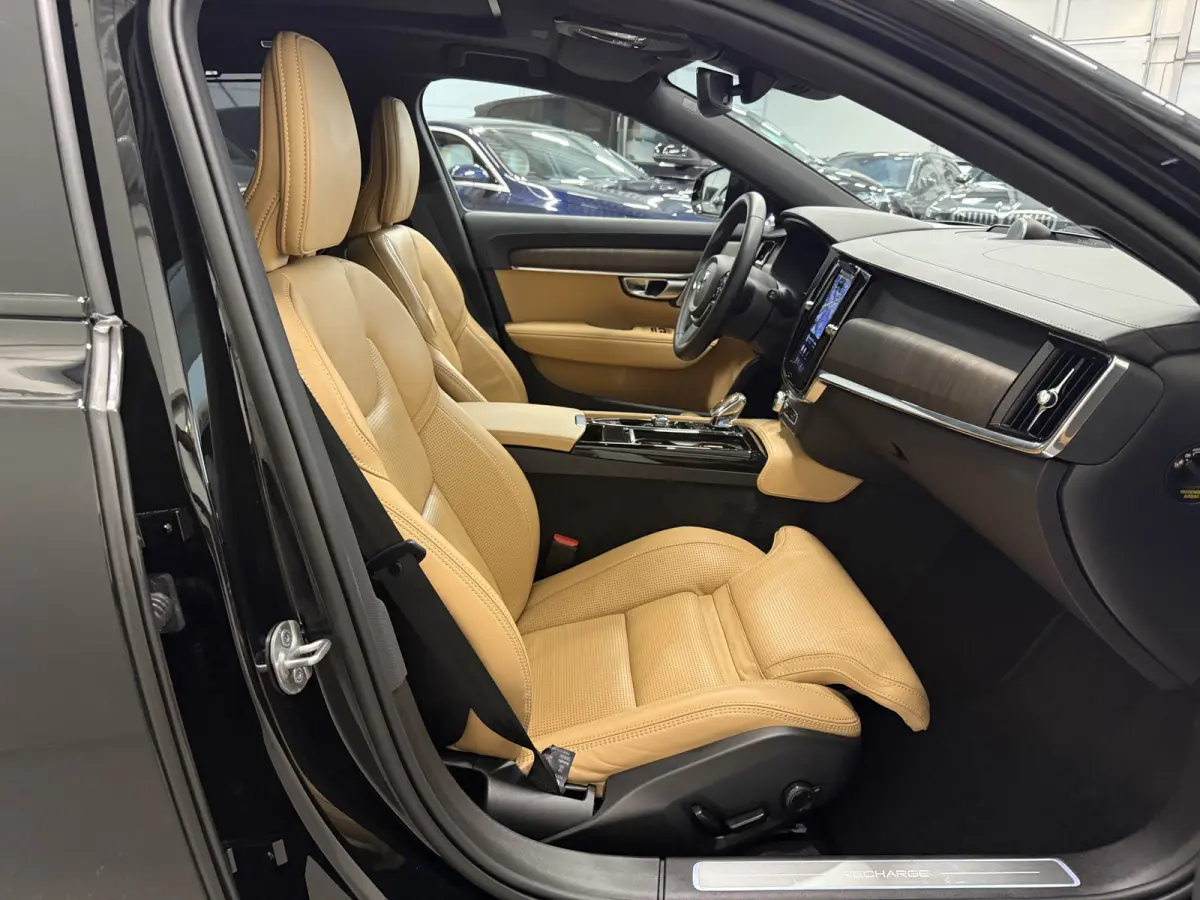 T8 AWD Ultimate Dark Long Range 455PK PANO/B&W/TREKHAAK/NAPPA-LEER/VENTILATIE+MASSAGE/GOOGLE/HEAD-UP/360CAMERA/19"/CRYSTAL-POOK/ACC/PILOT-ASSIST/EL.A.KLEP/BLACK-OPTIC/NET GROTE OH BEURT GEHA